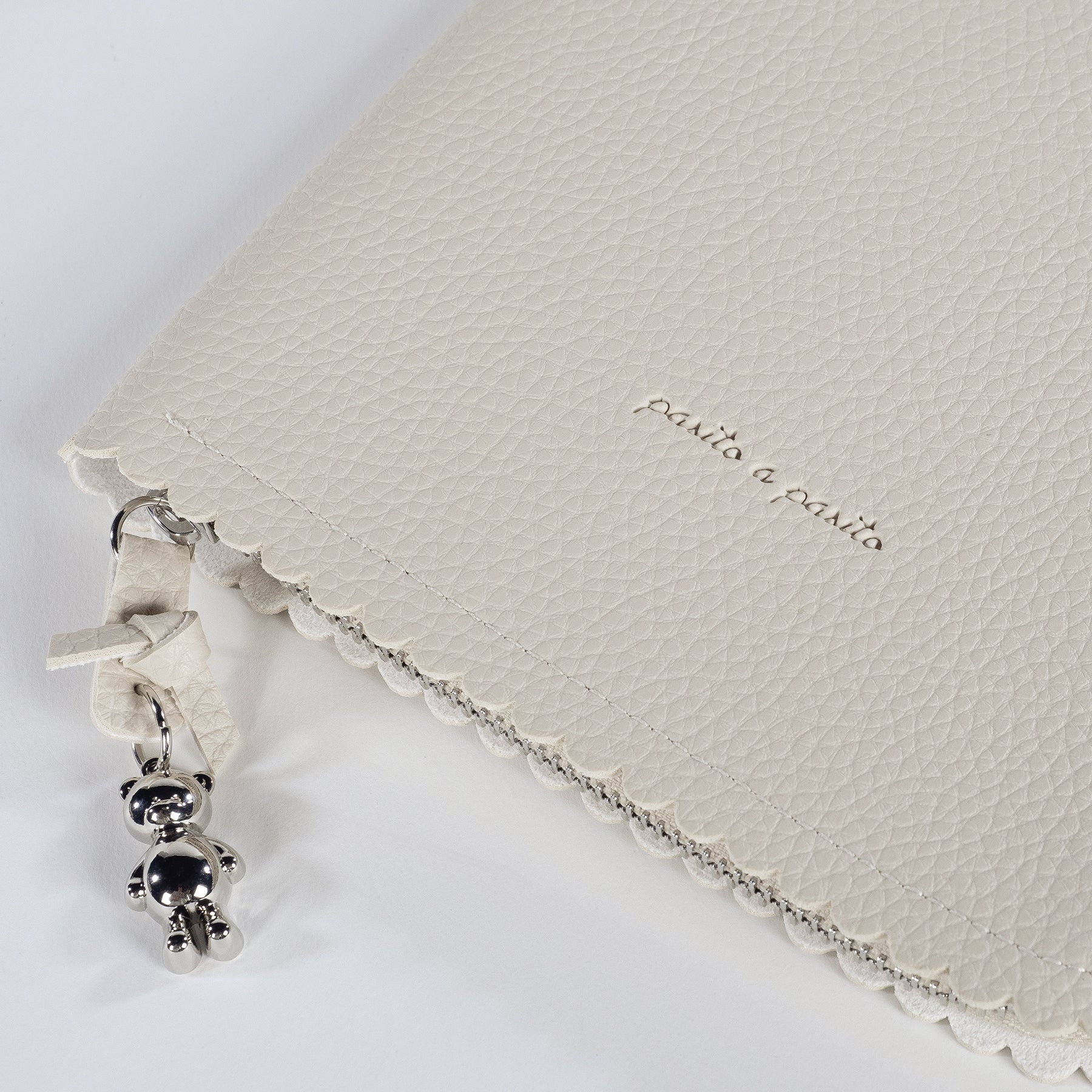 Icon Cream Document Holder