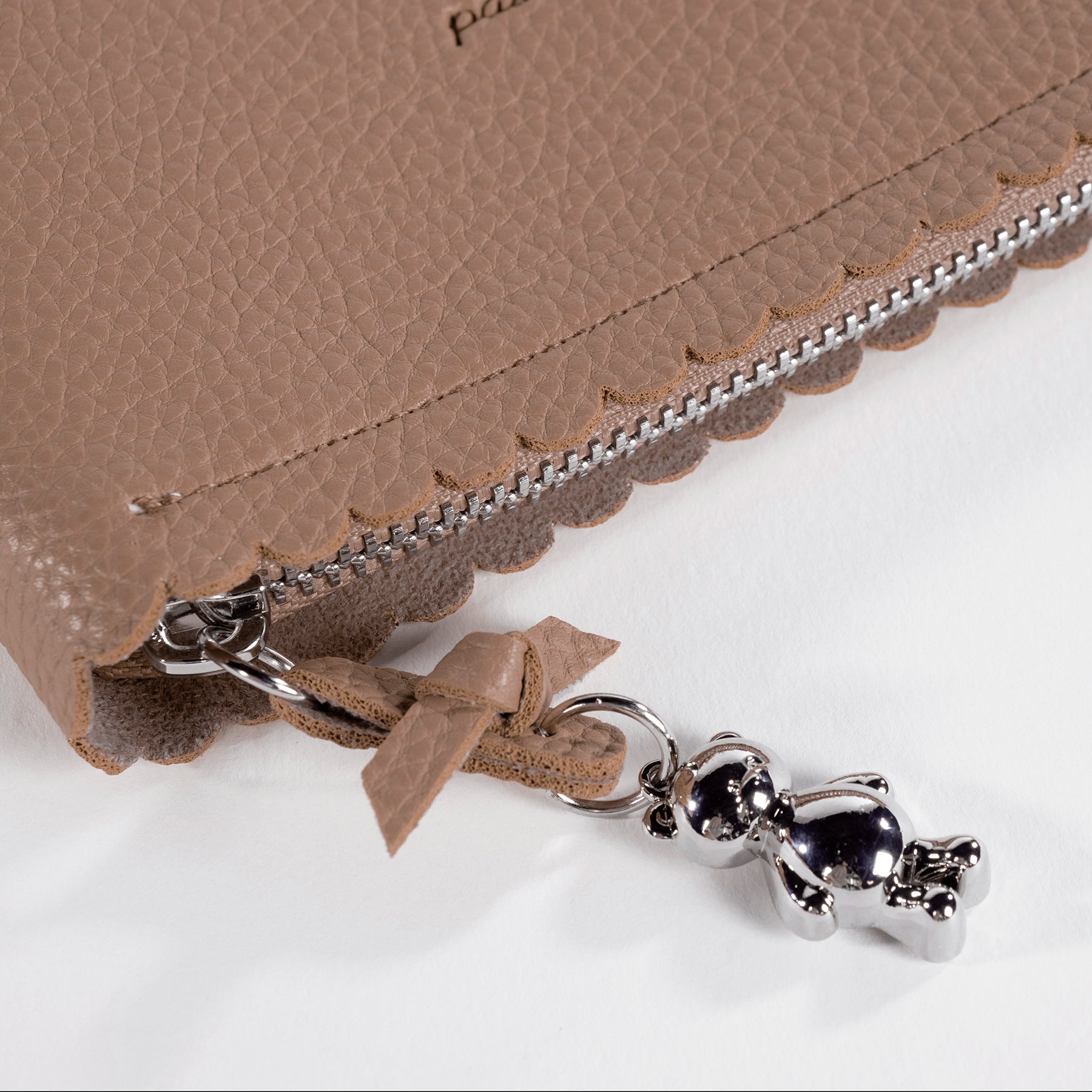 Icon Caramel Document Holder