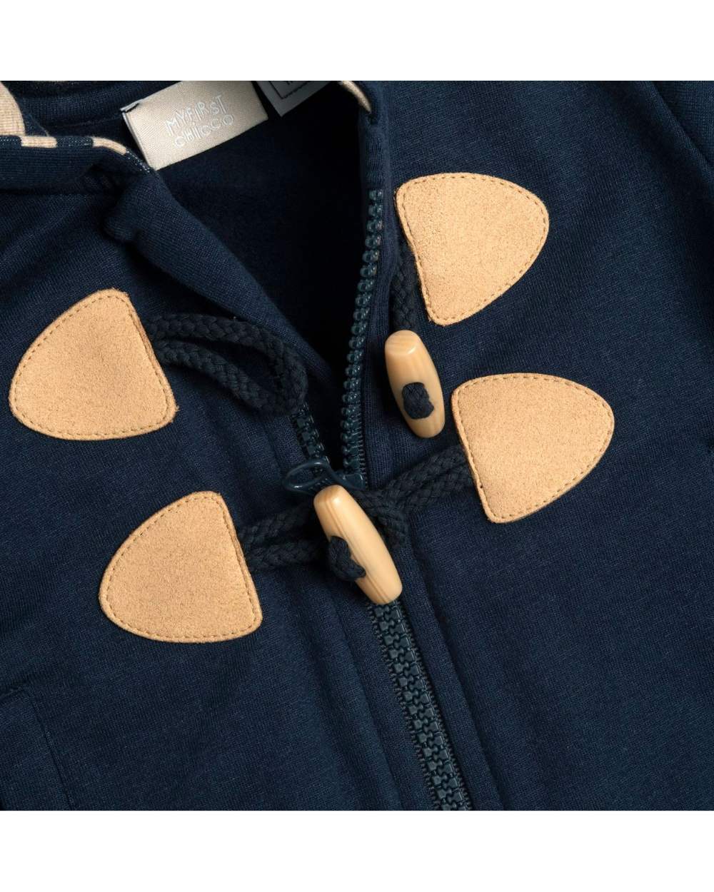 Cotton coat with hood and tassels.