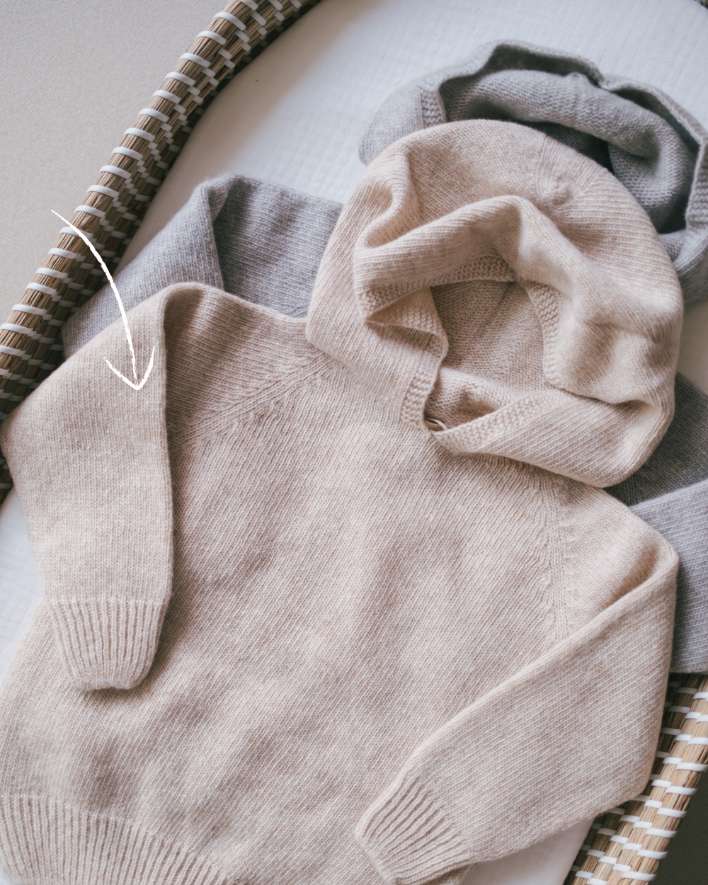 Pull à capuche tricoté