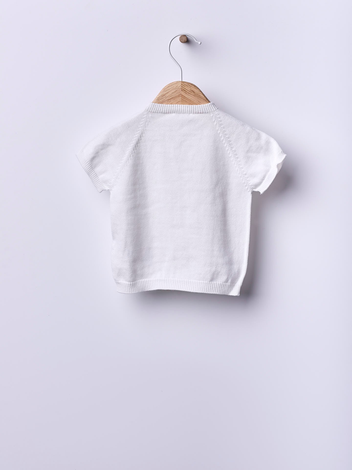 Pull tricoté avec patte de boutonnage