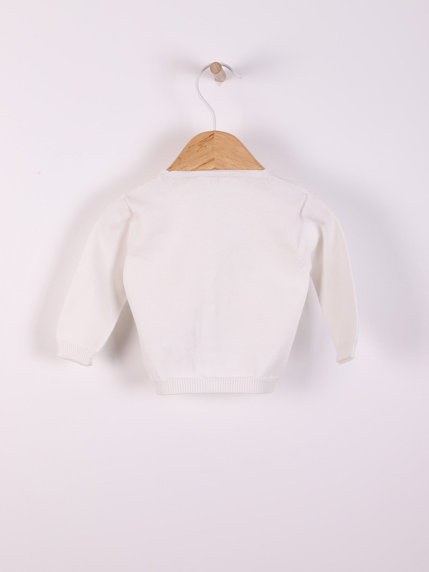 V-neck knitted coat.