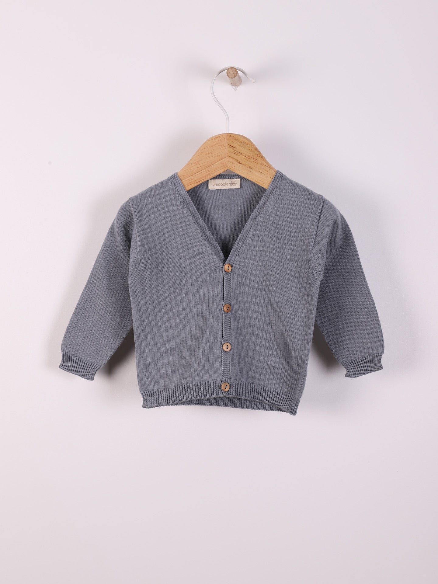 V-neck knitted coat.