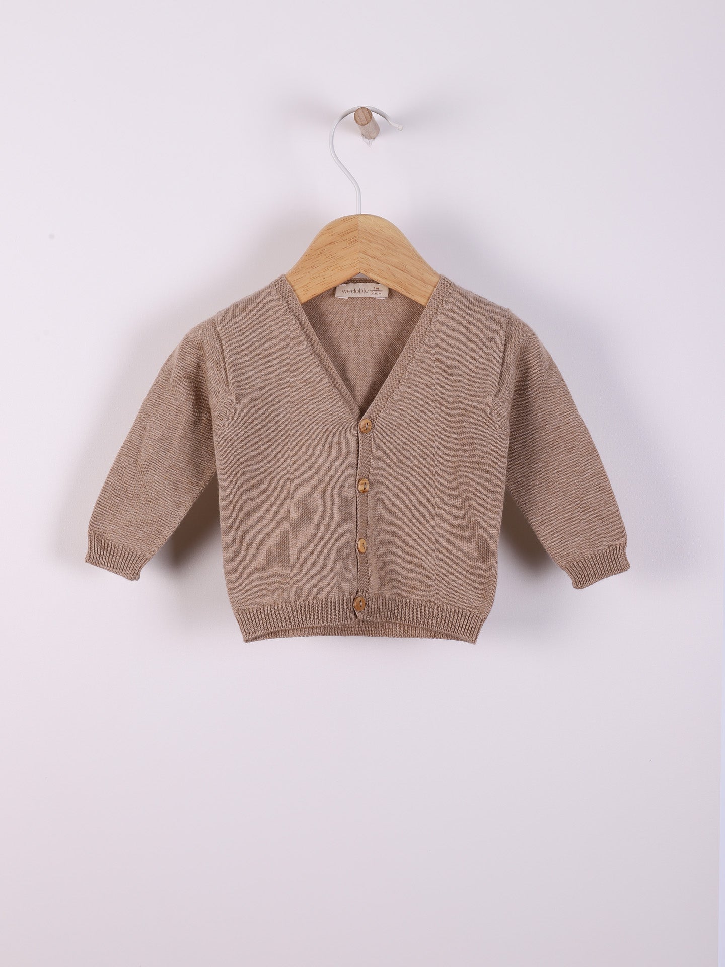 V-neck knitted coat.