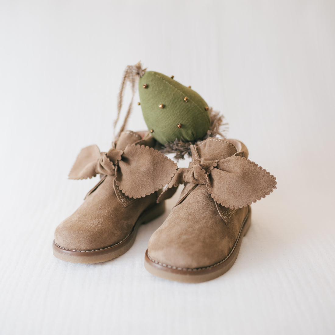 Bota de Camurça de Velcro com Laço