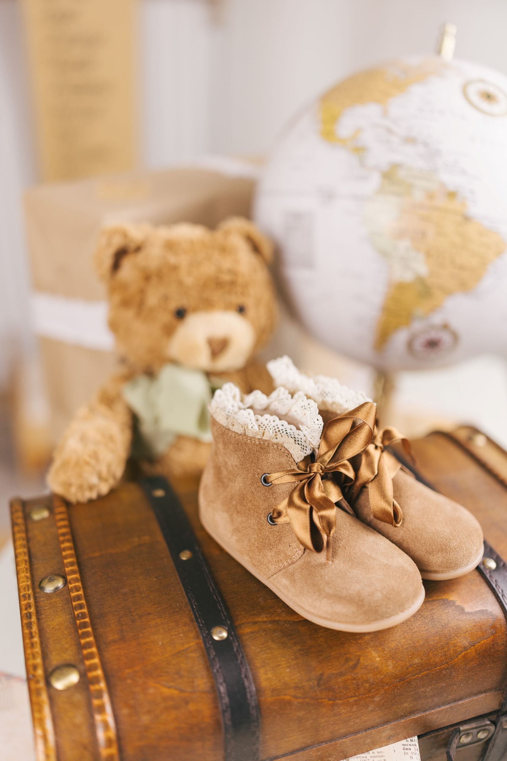 Bota Carneira Bebé com Rendinha