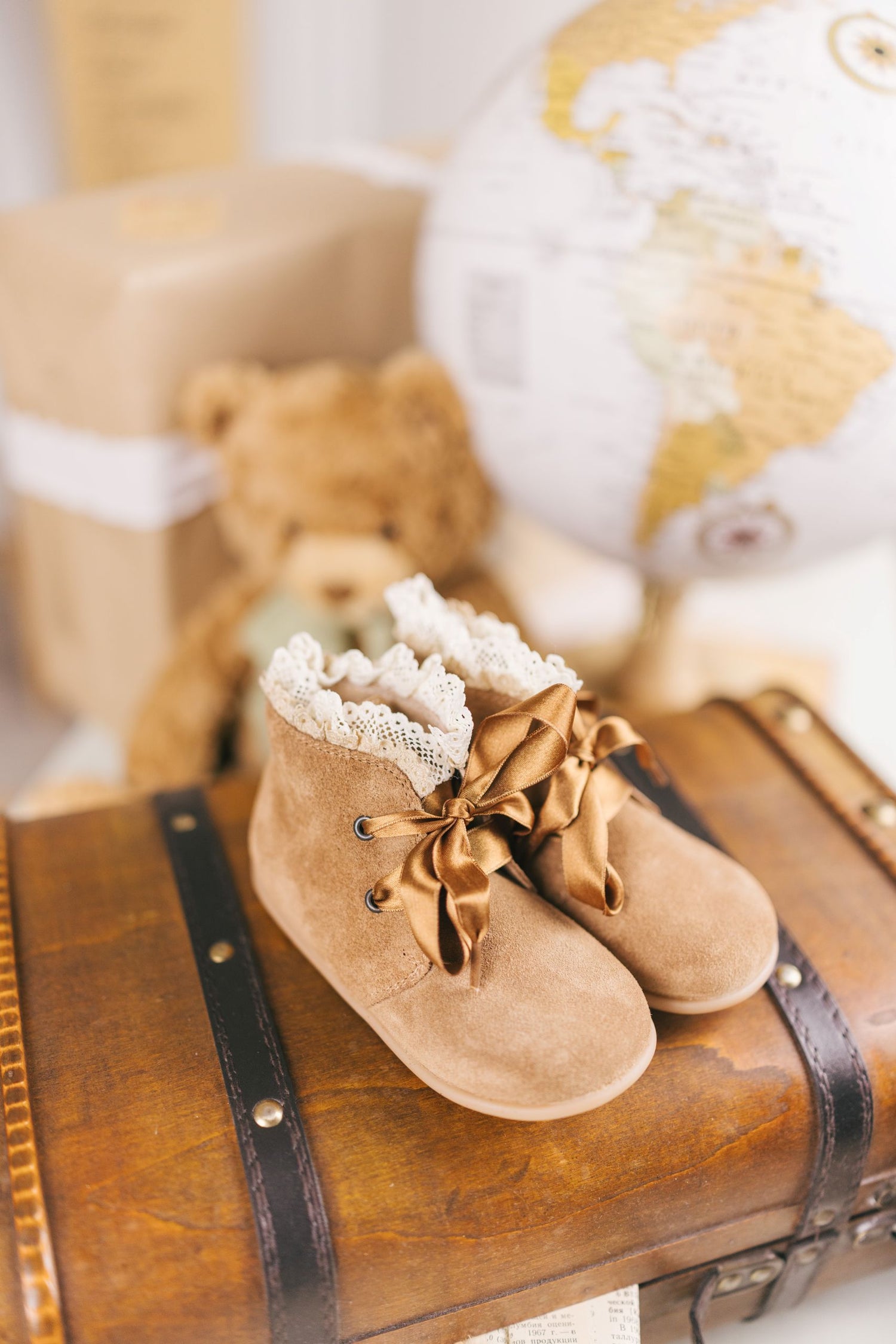 Bota Carneira Bebé com Rendinha