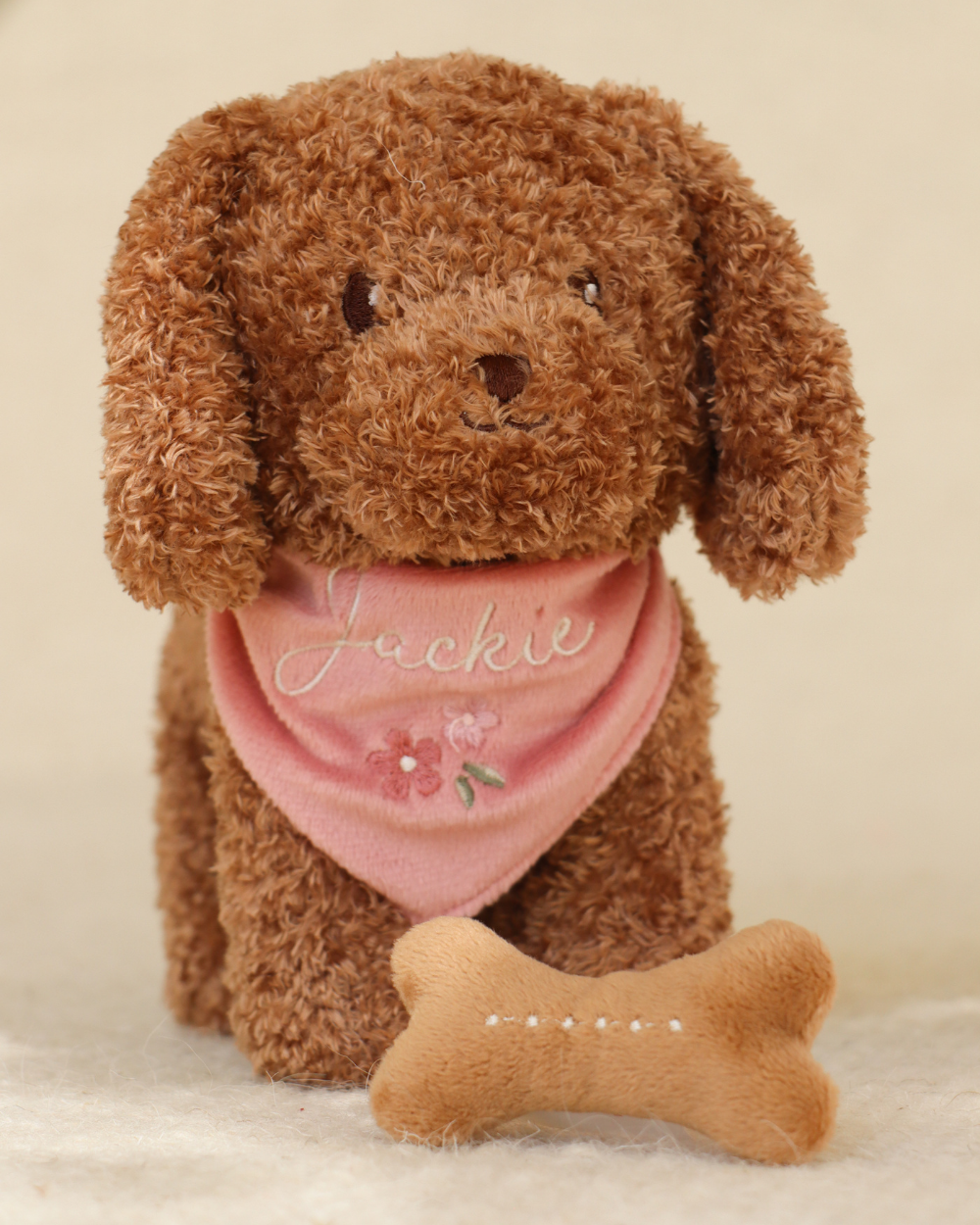 Cão de Peluche Jackie com Bolsa