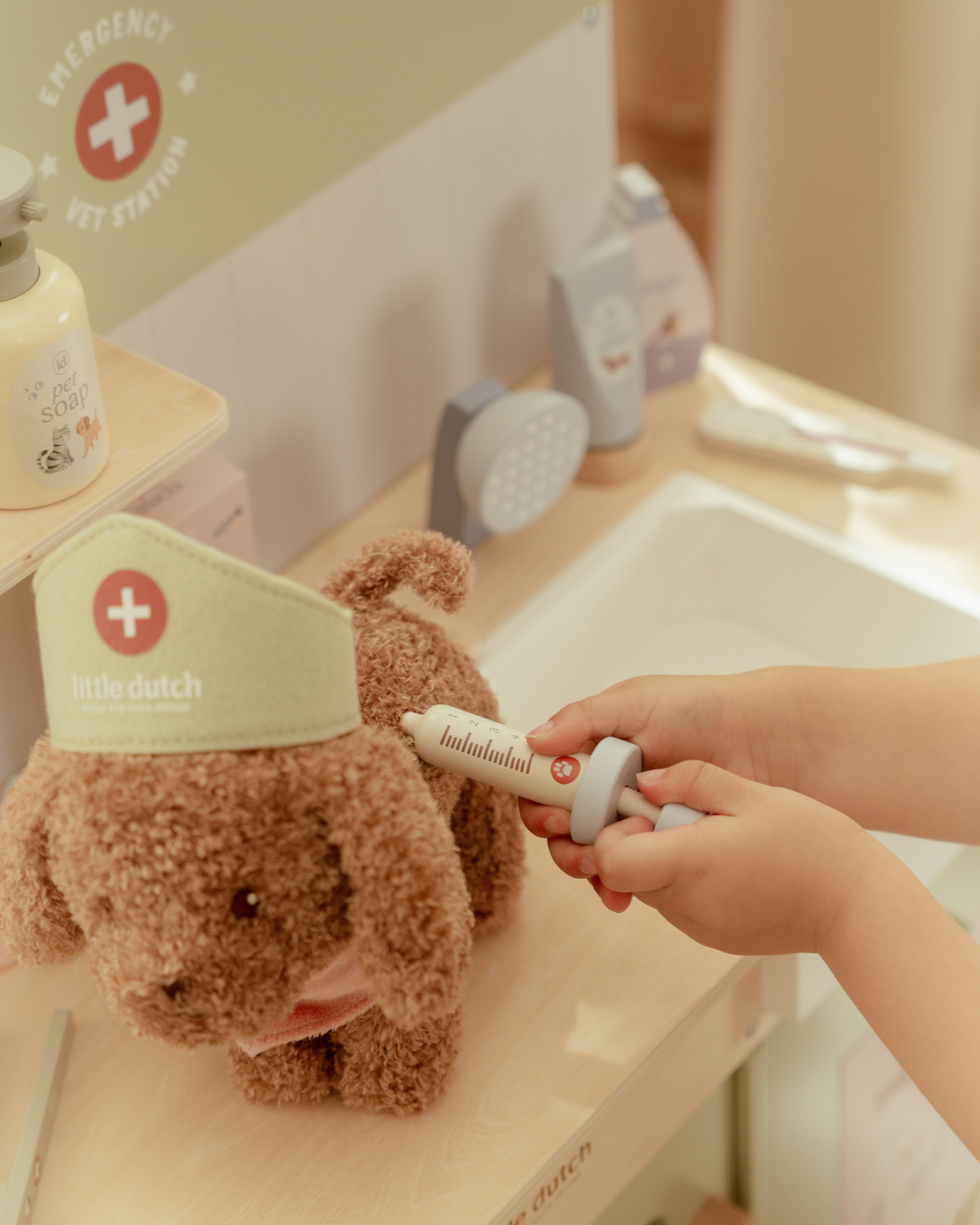 Cão de Peluche Jackie com Bolsa