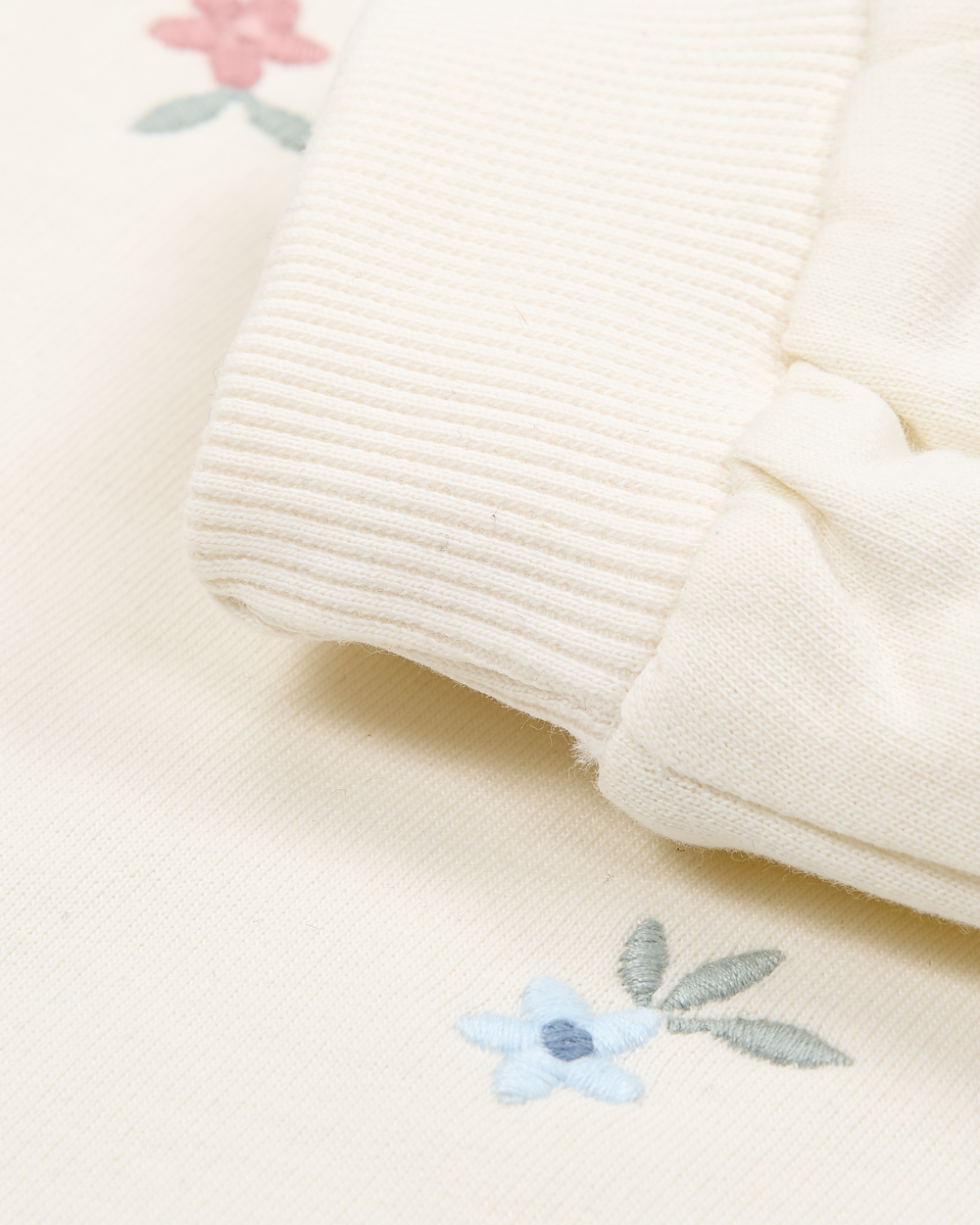 Sweatshirt Flores Bordadas