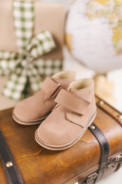 Bota Carneira com Velcro