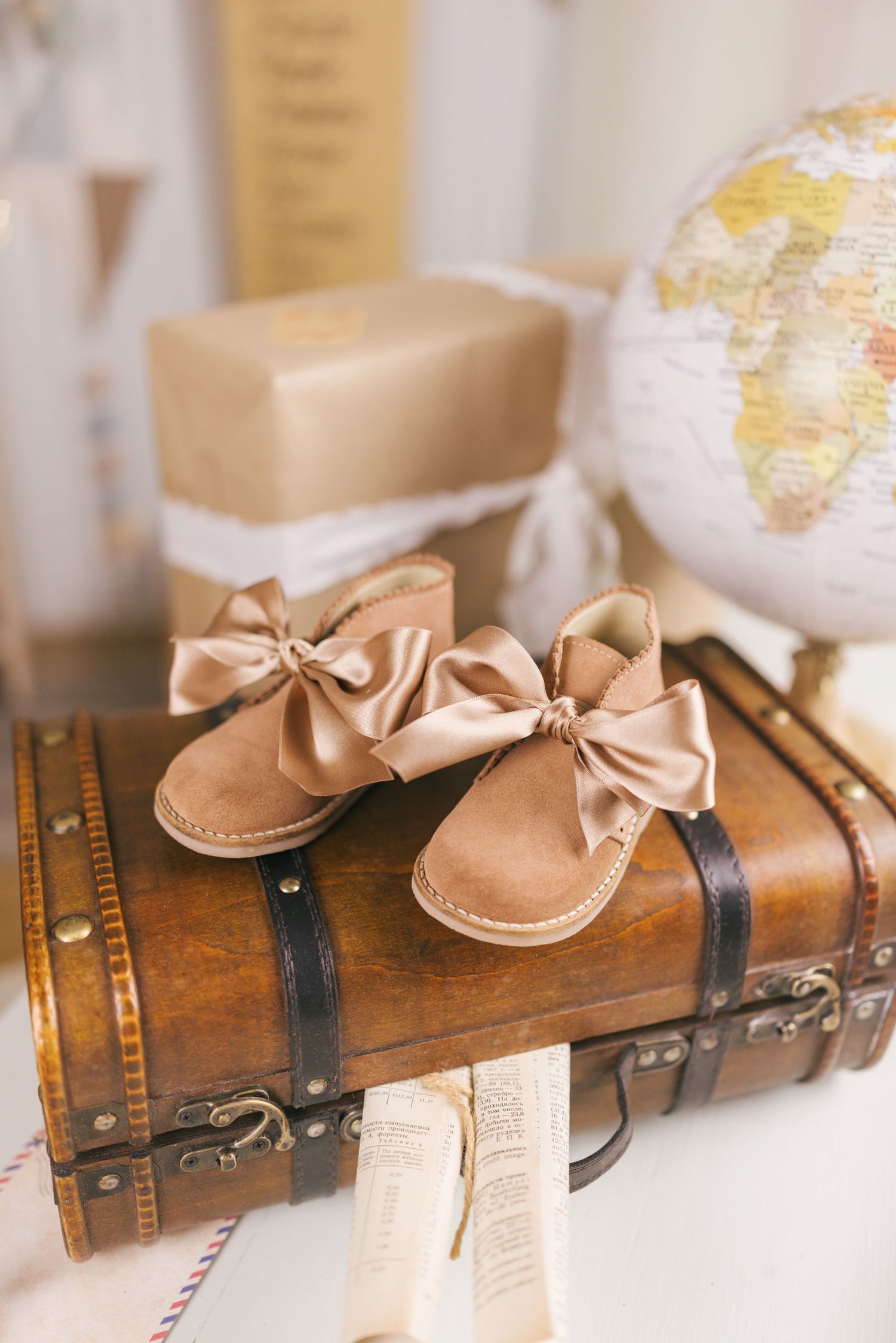 Bota Carneira com Laço de Cetim