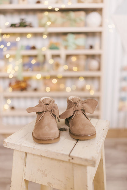 Bota de Camurça de Velcro com Laço