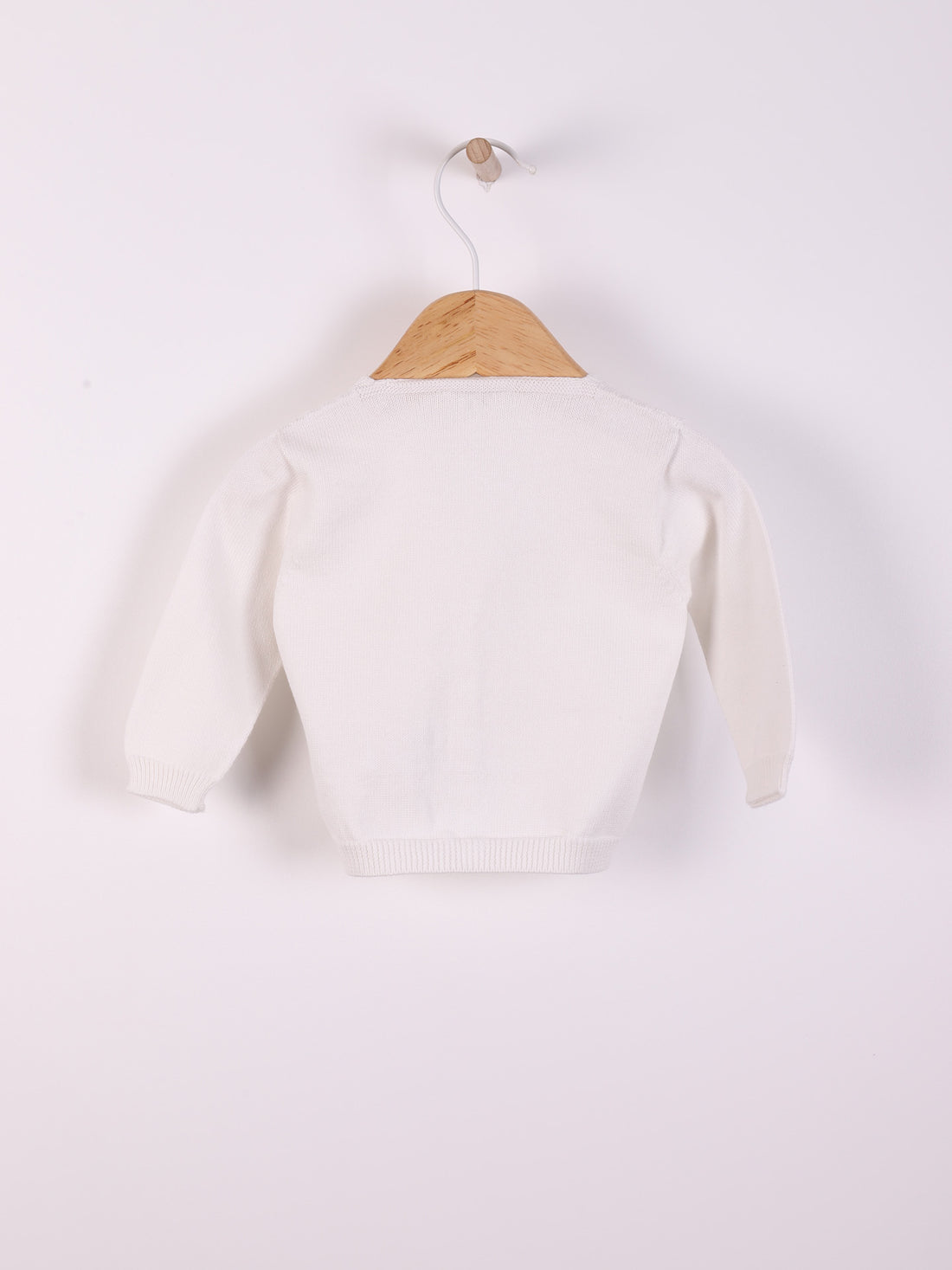 V-neck knitted coat.