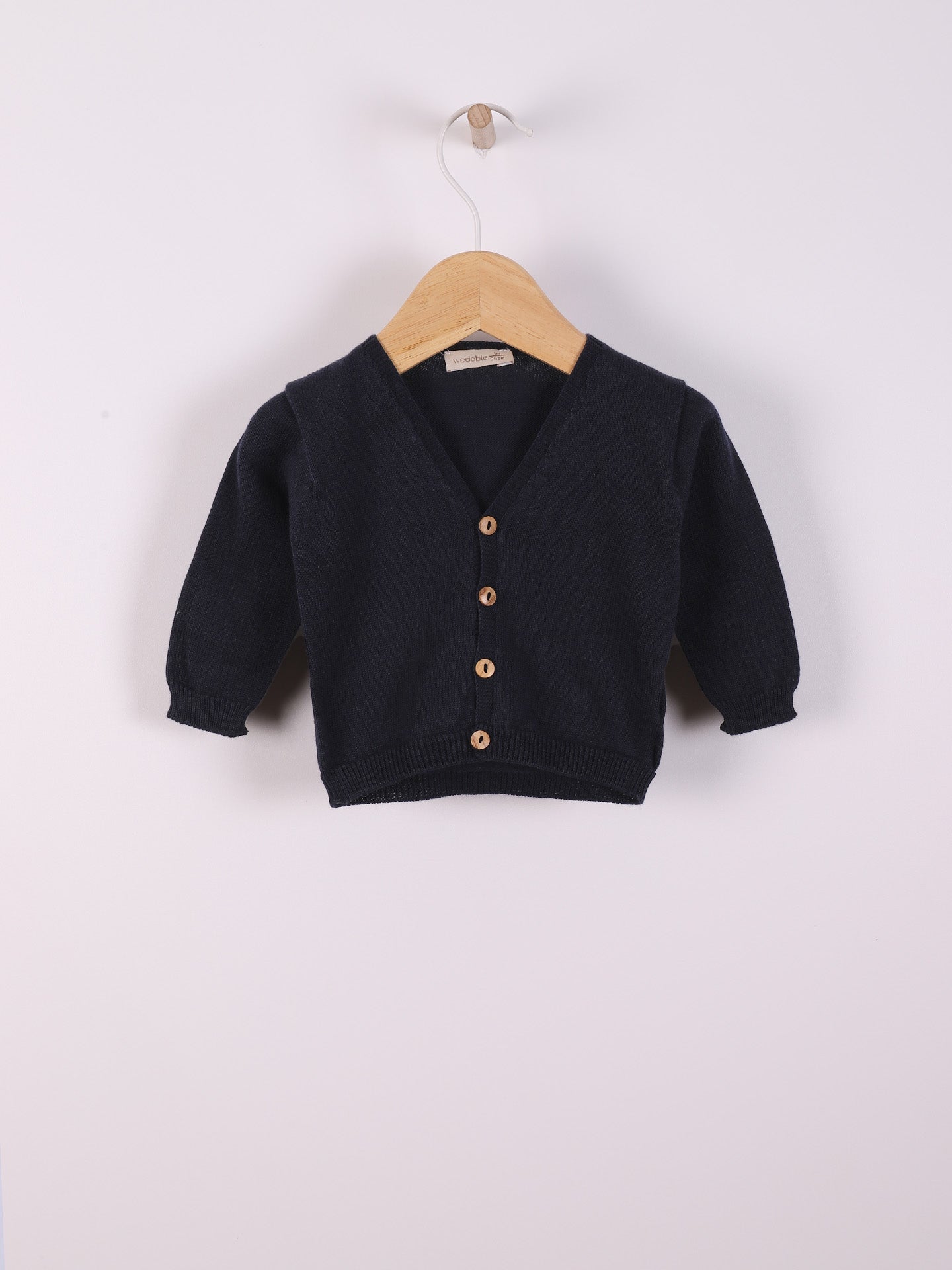 V-neck knitted coat.