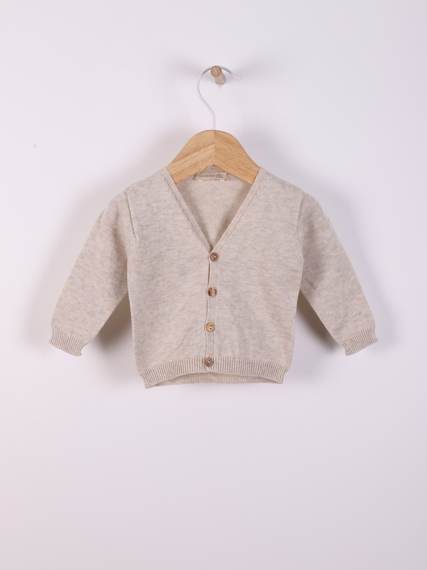 V-neck knitted coat.