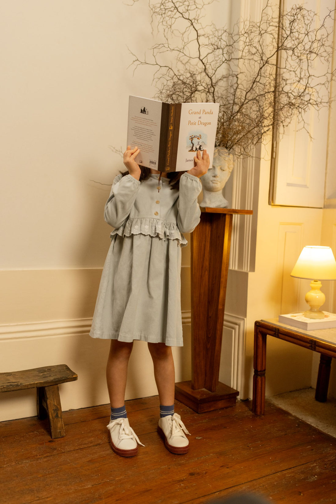 Vestido em Micro-Bombazine Flores Bordadas