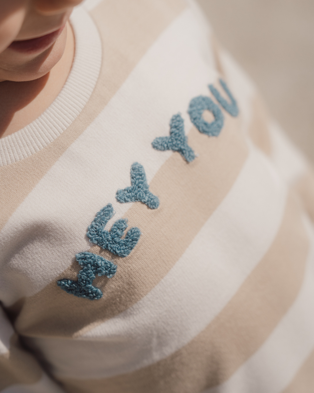 Sweatshirt Riscas "Hey You"